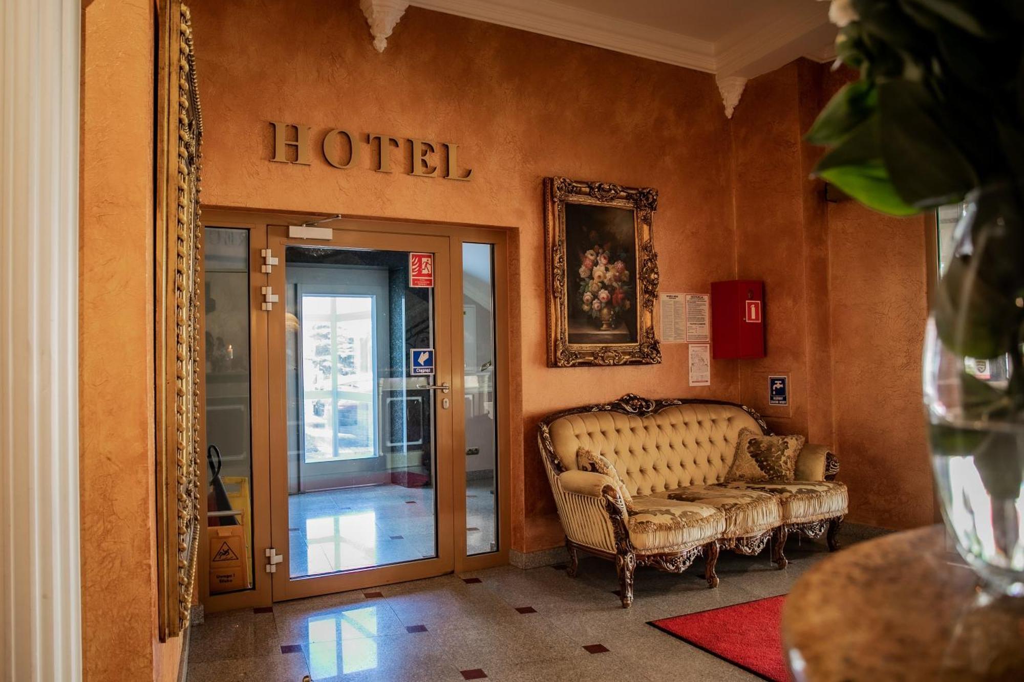 Olawian Hotel Olawa Exterior photo